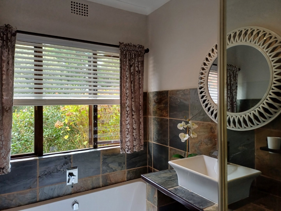 5 Bedroom Property for Sale in Wilderness Heights Western Cape